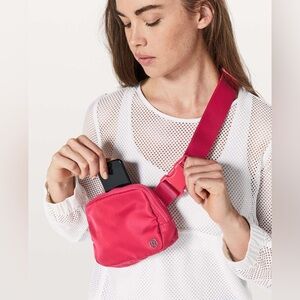 SOLD NWT Everywhere Belt Bag 1L Fuchsia
